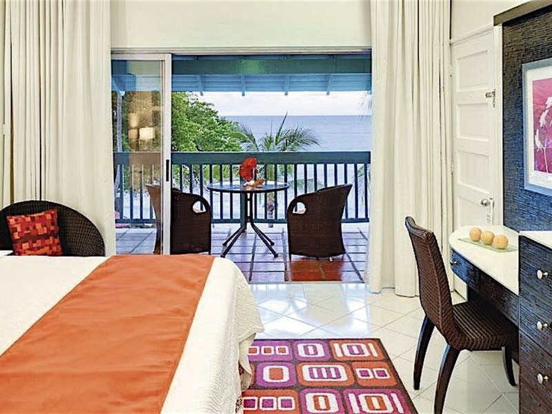 Crystal Cove by Elegant Hotels 40