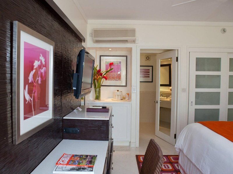 Crystal Cove by Elegant Hotels 43