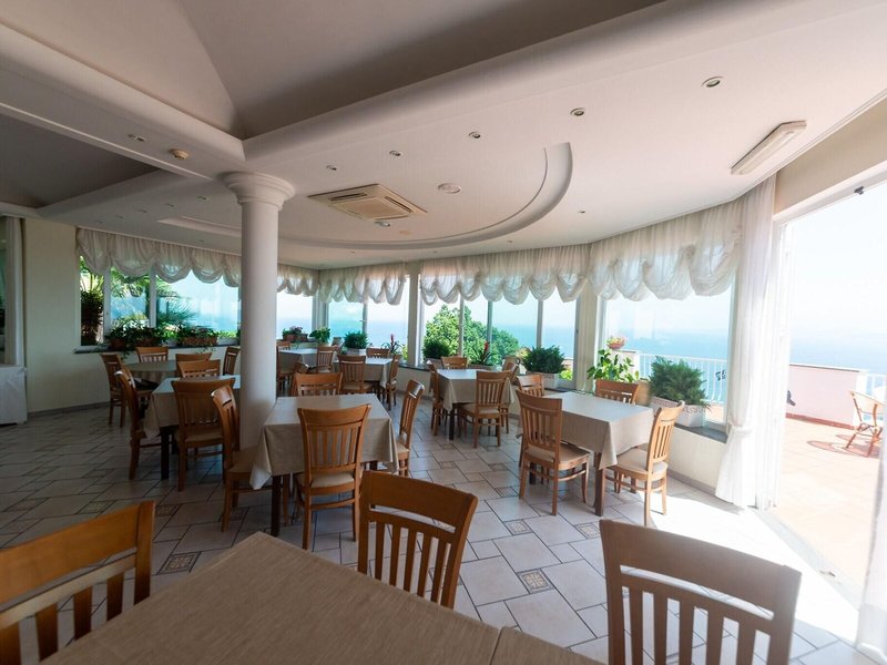 Hotel Villa Ireos 16