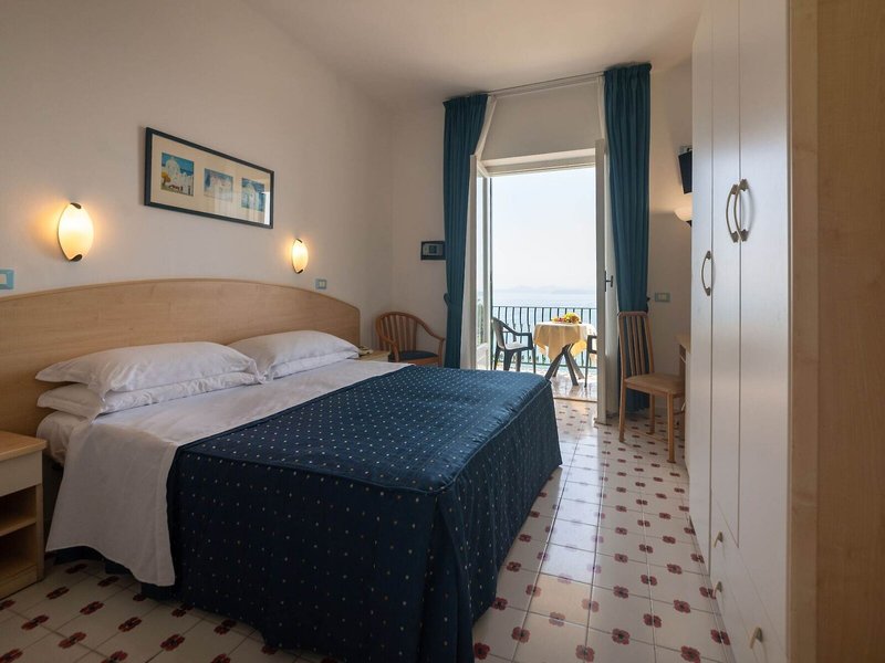 Hotel Villa Ireos 28