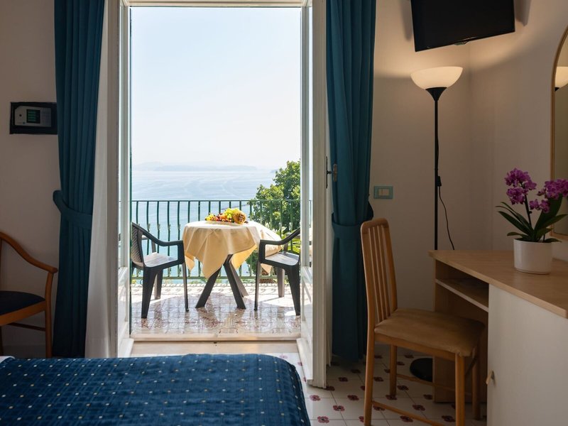 Hotel Villa Ireos 32