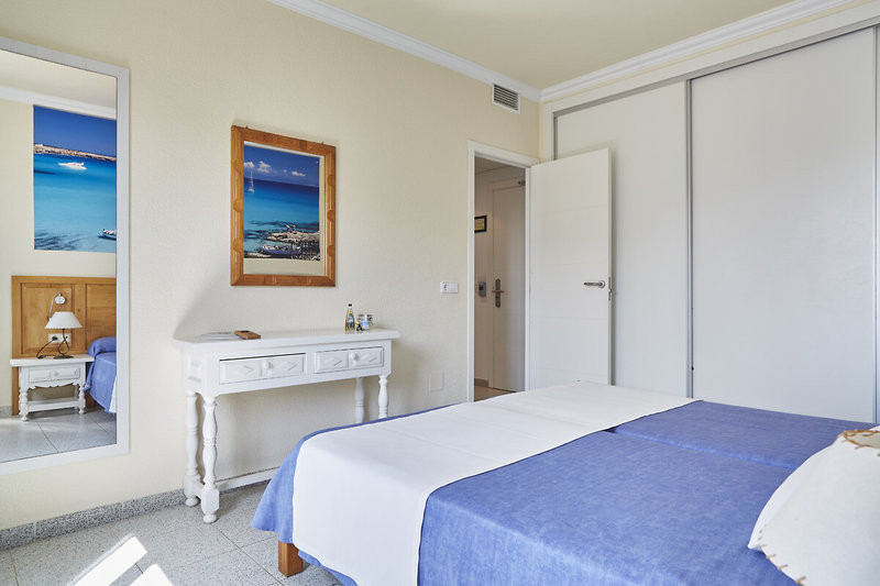 Invisa Hotel Casa Luis 12