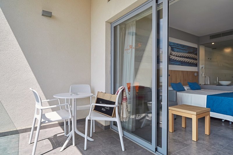 Invisa Hotel Casa Luis 10