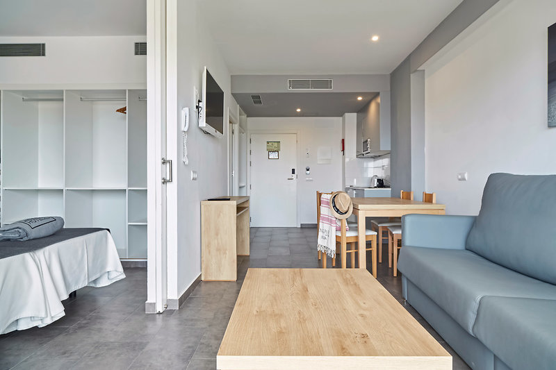 Invisa Hotel Casa Luis 12