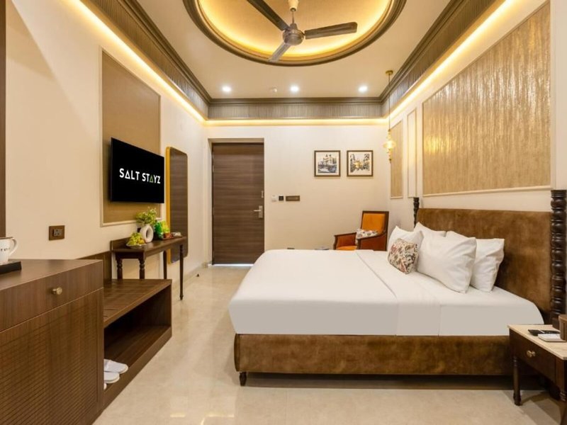 Saltstayz Autograph - Connaught Place 10