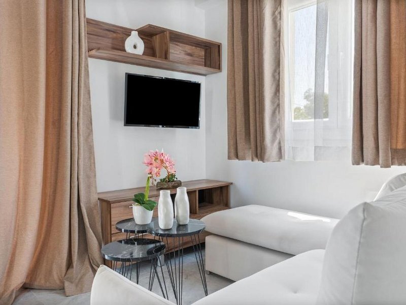 Miralis Apartments 9