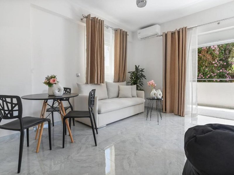 Miralis Apartments 11