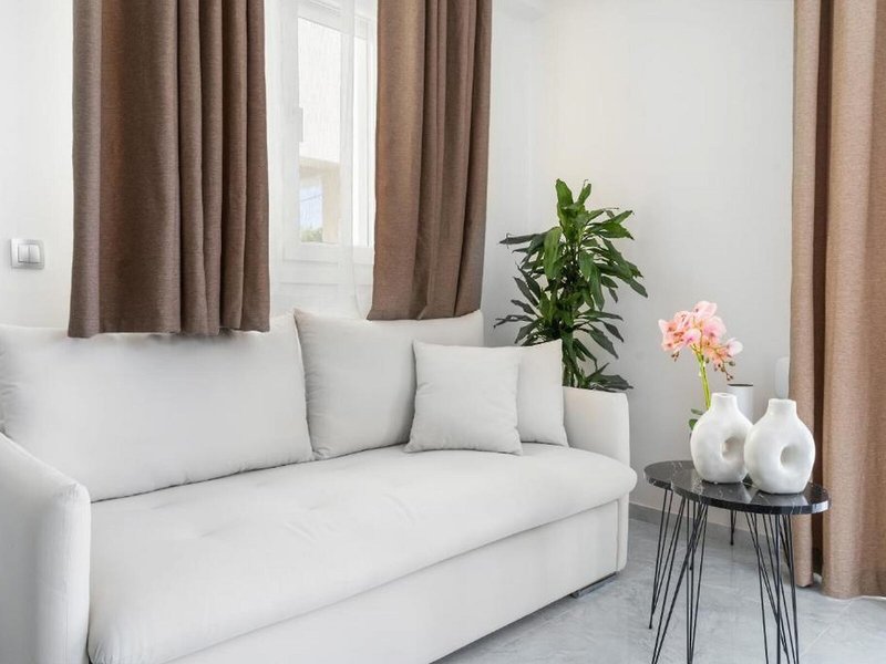 Miralis Apartments 12