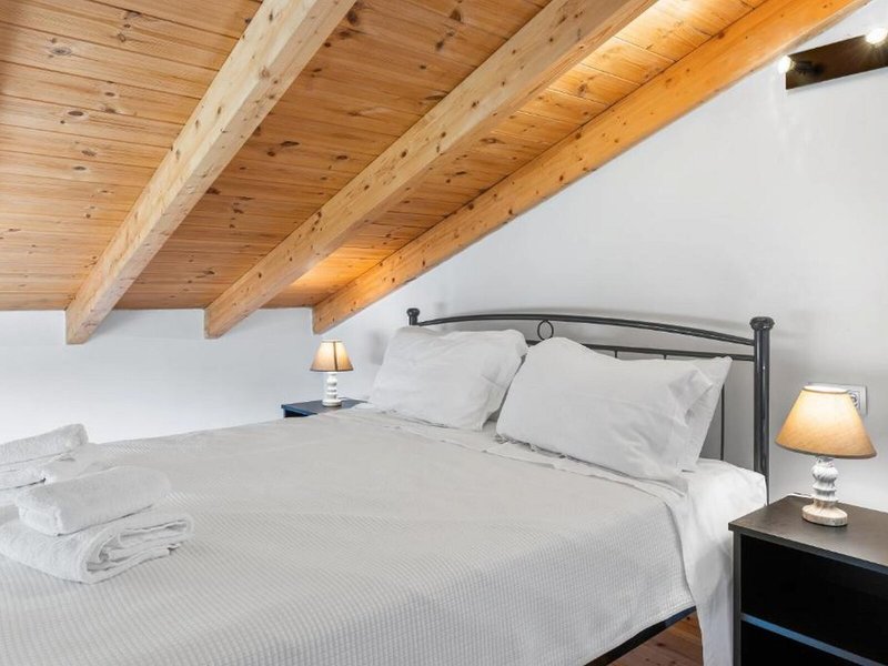 Miralis Apartments 14