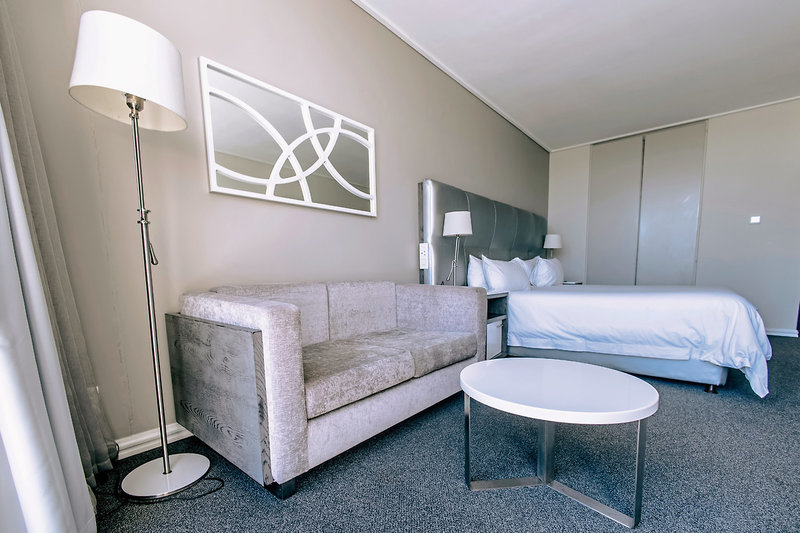 Lagoon Beach Hotel & Spa 5