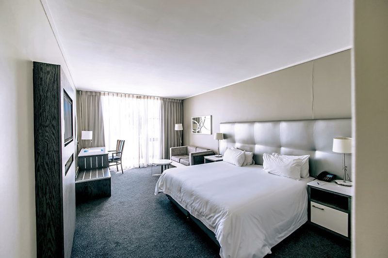 Lagoon Beach Hotel & Spa 7