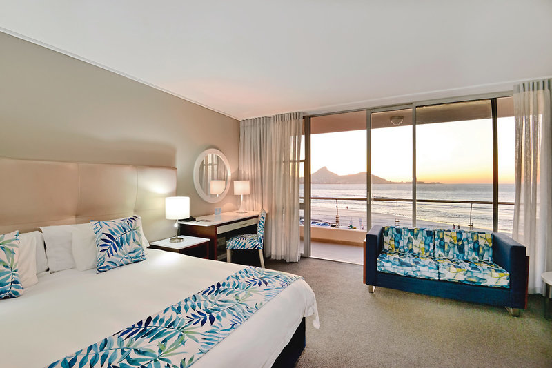 Lagoon Beach Hotel & Spa 8