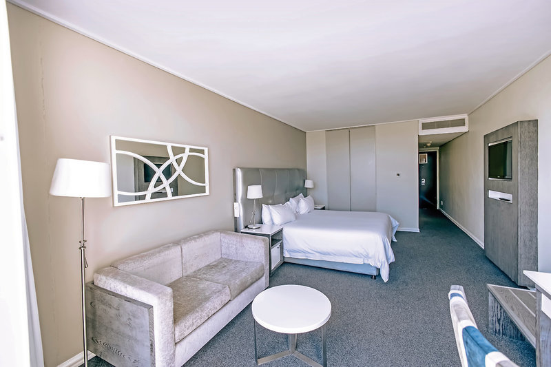 Lagoon Beach Hotel & Spa 9