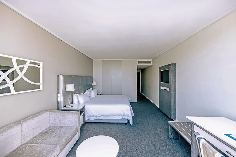 Lagoon Beach Hotel & Spa 10