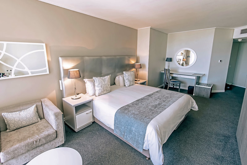 Lagoon Beach Hotel & Spa 11