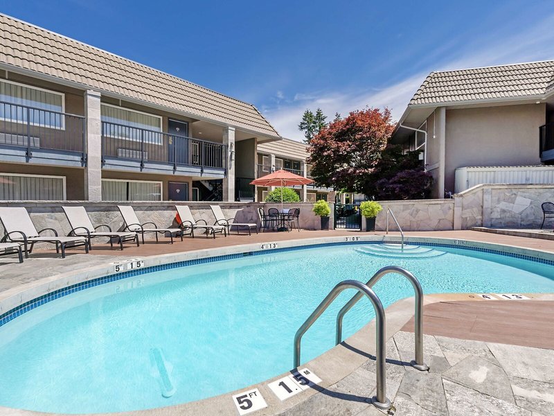 Best Western Plus Burnaby Hotel 1