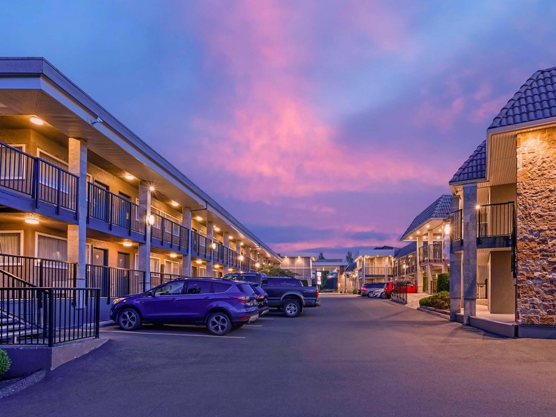 Best Western Plus Burnaby Hotel 3