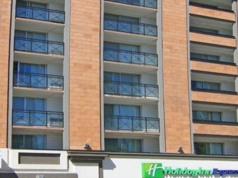 Holiday Inn Express & Suites Calgary 1