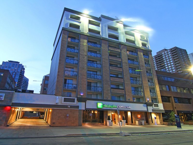 Holiday Inn Express & Suites Calgary 3