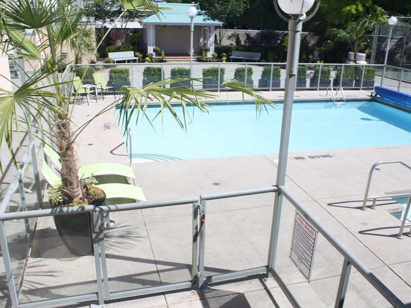 Executive Plaza Hotel Metro Vancouver 4