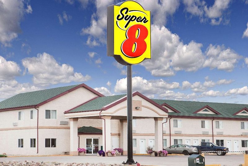 Super 8 by Wyndham Kindersley 1
