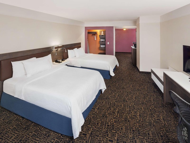 Hilton Garden Inn Montreal Centre-Ville 16 - Room Example