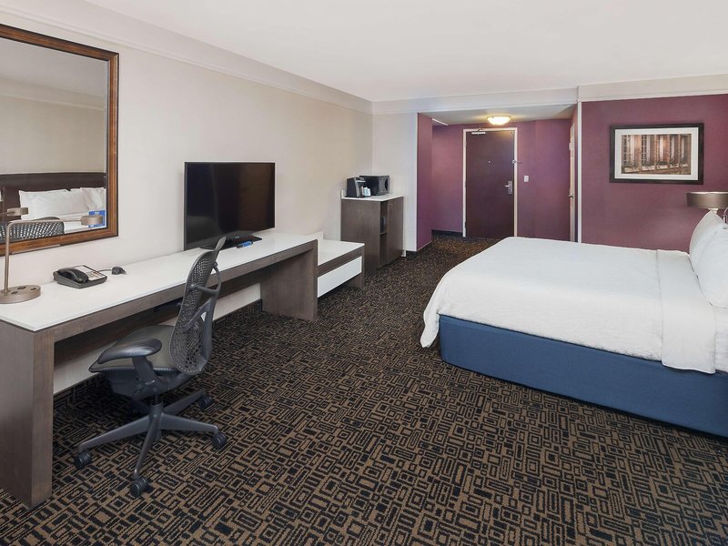 Hilton Garden Inn Montreal Centre-Ville 18 - Room Example