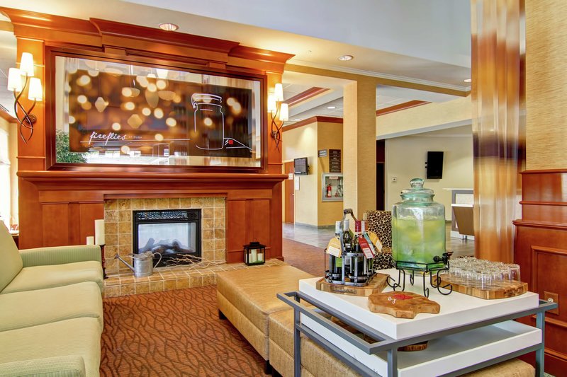 Hilton Garden Inn Ottawa Airport 5 - Lounge / Lobby