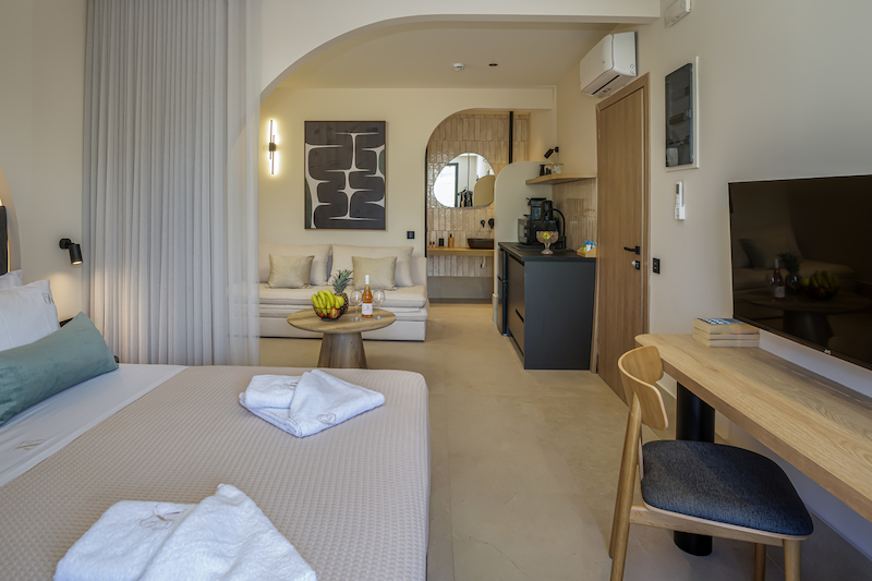 Karteris Luxury Suites 5