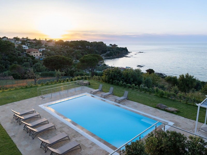 Aura Maris Beach Residence Mazzaforno 7