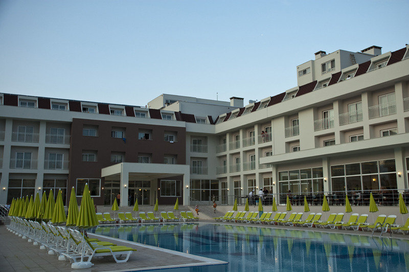 MG White Lilyum Hotel 1