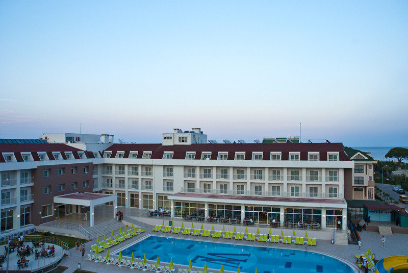 MG White Lilyum Hotel 2