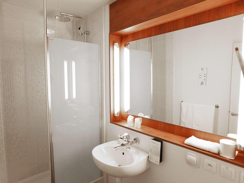 B&B HOTEL Avignon Sud Parc des Expositions 15