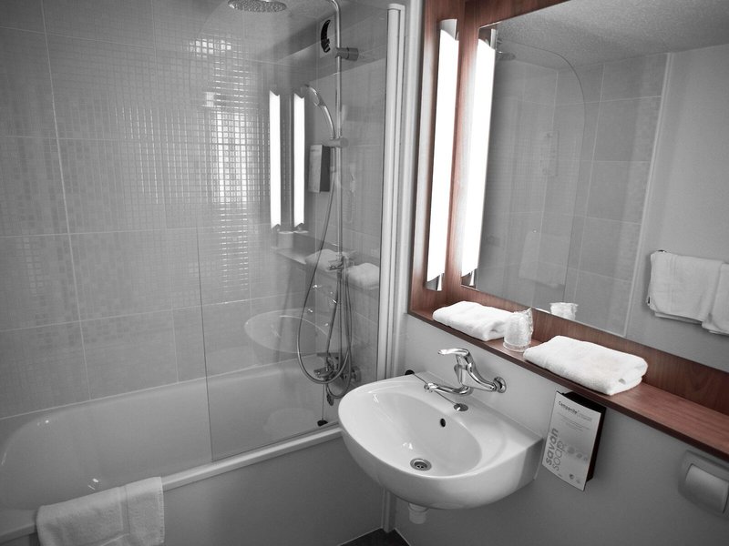 Campanile Avignon Sud Montfavet La Cristole 11 - Bathroom Example