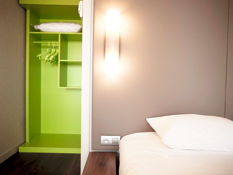 Campanile Avignon Sud Montfavet La Cristole 14 - Room Example