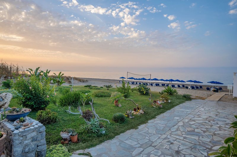 Kathrin Beach 11