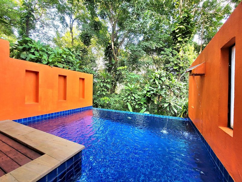 Koh Chang Cliff Beach Resort 17