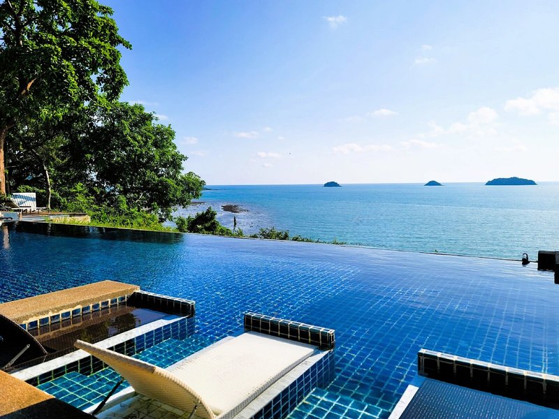 Koh Chang Cliff Beach Resort 22