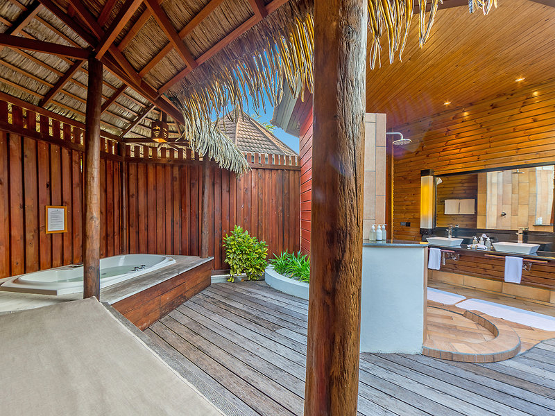 Komandoo Island Resort & Spa 9