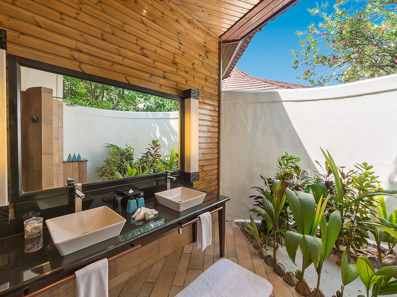 Komandoo Island Resort & Spa 10