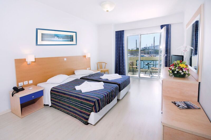 Kosta Palace City Hotel 11