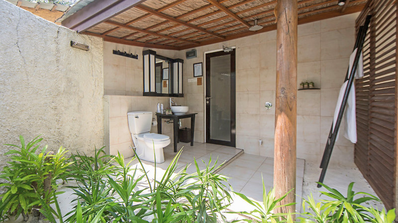 Kuredu Island Resort & Sangu Water Villas 10