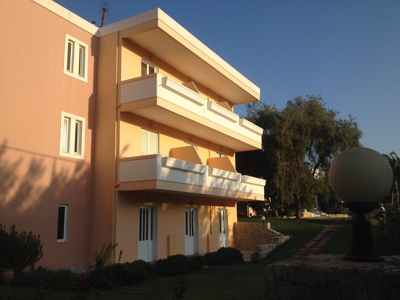 Kyriaki 4 - Exterior