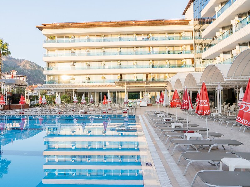 L'Etoile Beach Hotel 4
