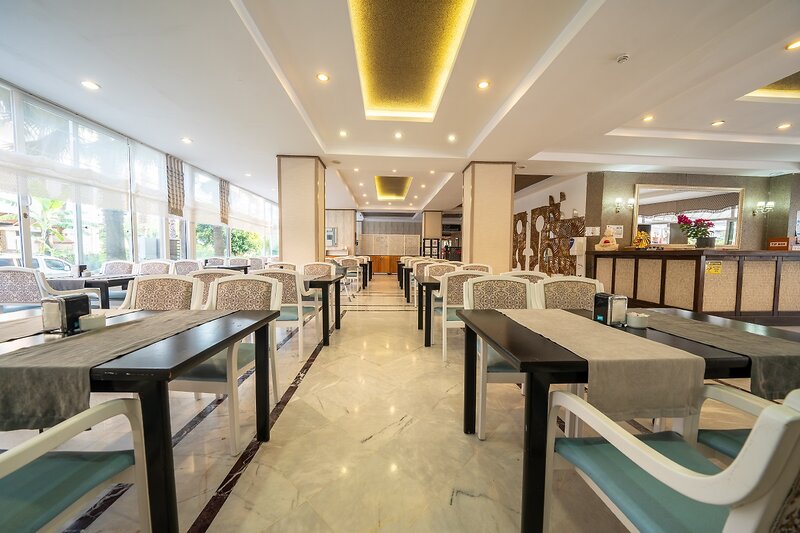 L'Etoile Beach Hotel 9