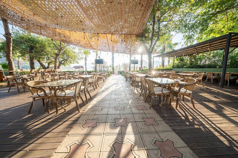 L'Etoile Beach Hotel 13