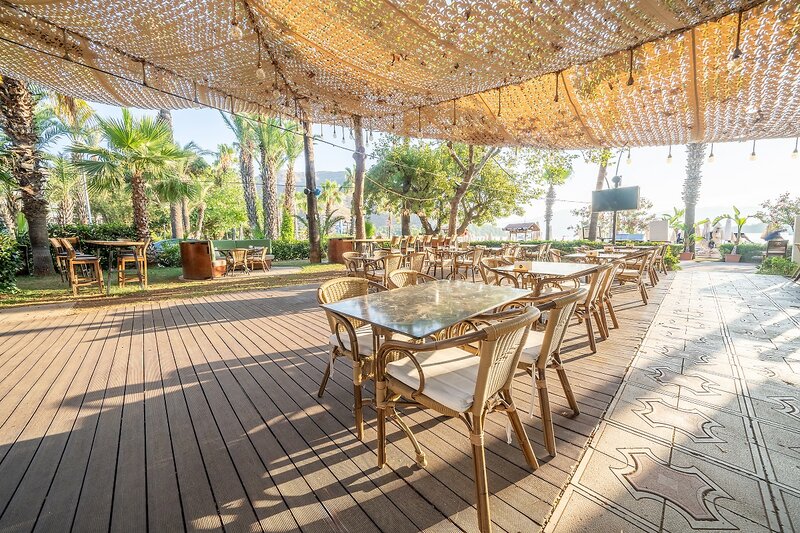 L'Etoile Beach Hotel 14