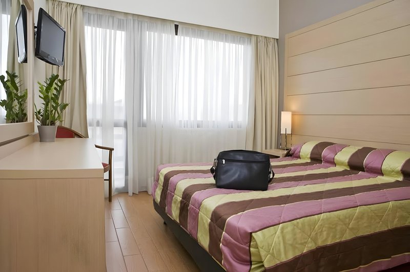 Parnon 1 - Room Example