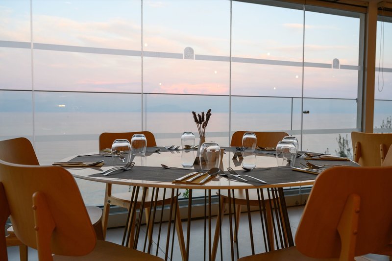 Ray Hotel 3