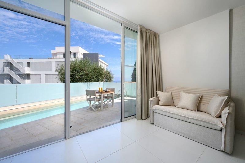Ray Hotel 28